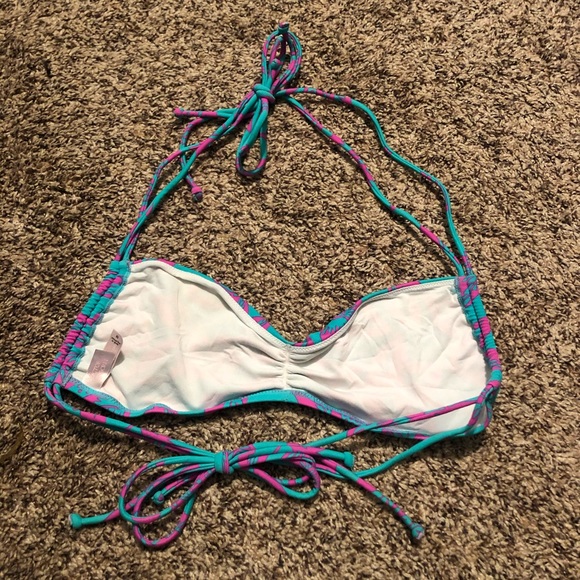 🌞🌸🏝 Victoria’s Secret Tropical Print Bikini Top - Picture 4 of 9